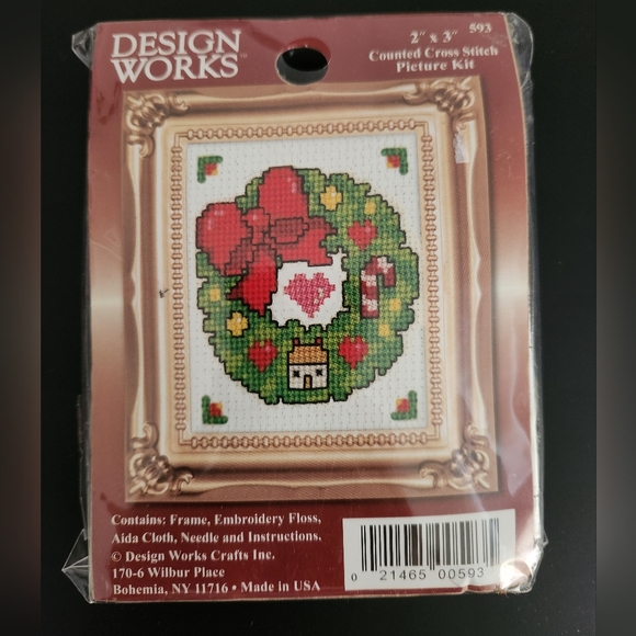 Design Works Counted Cross Stitch Wreath Kit - Picture 1 of 3